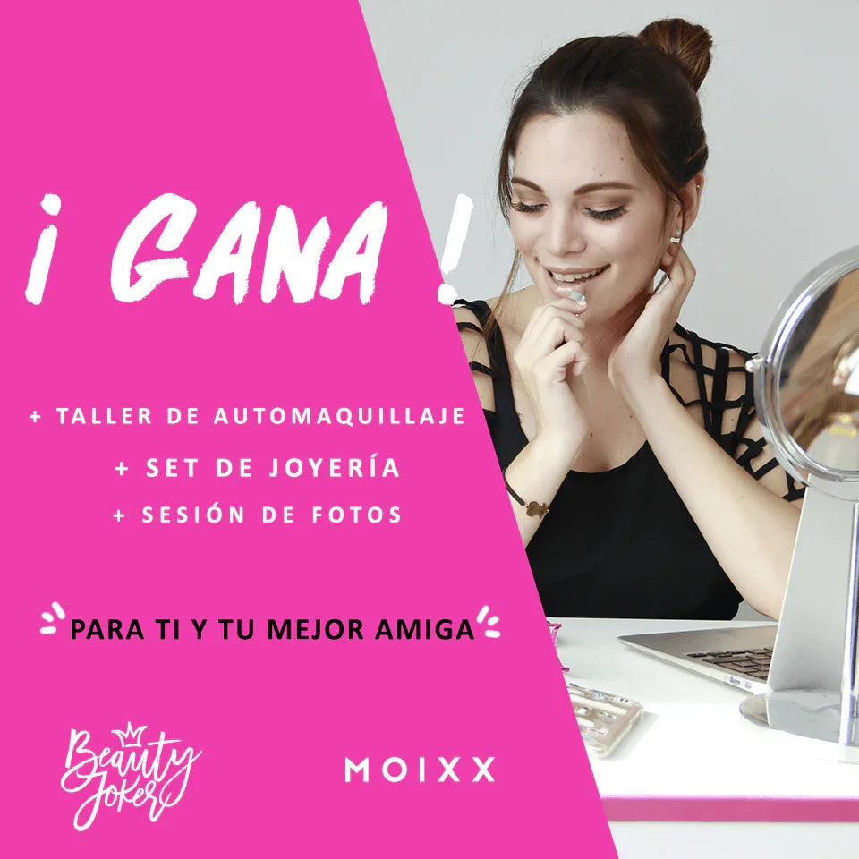 Mujer joven maquillándose frente a espejo en concurso con taller, joyería y sesión de fotos